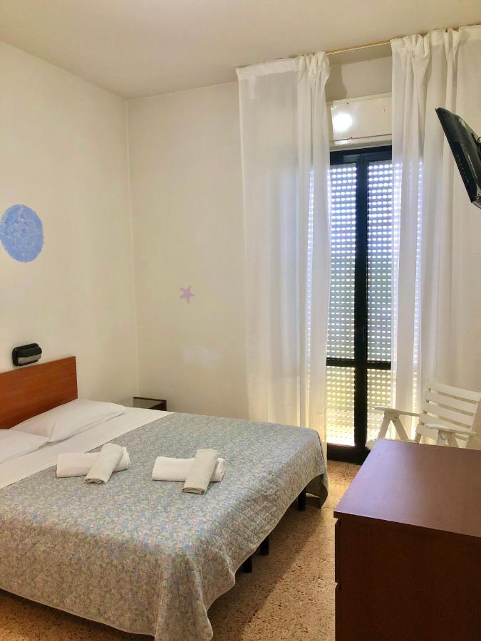 Hotel Criss Ріміні Екстер'єр фото