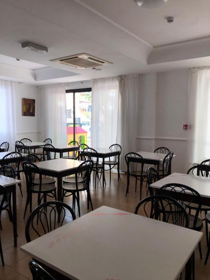 Hotel Criss Ріміні Екстер'єр фото