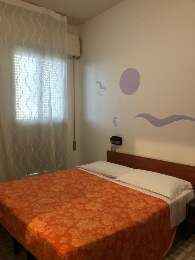 Hotel Criss Ріміні Екстер'єр фото
