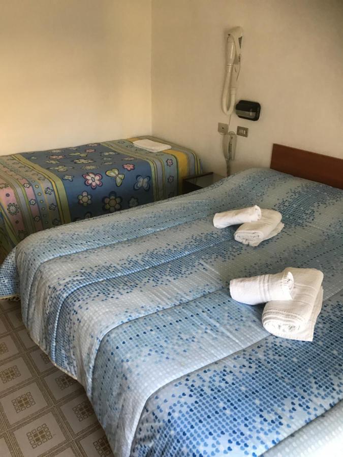 Hotel Criss Ріміні Екстер'єр фото